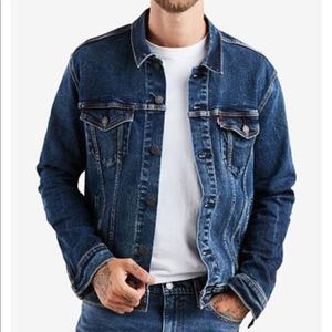 LEVI’S MEN’S DENIM TRUCKER JACKET